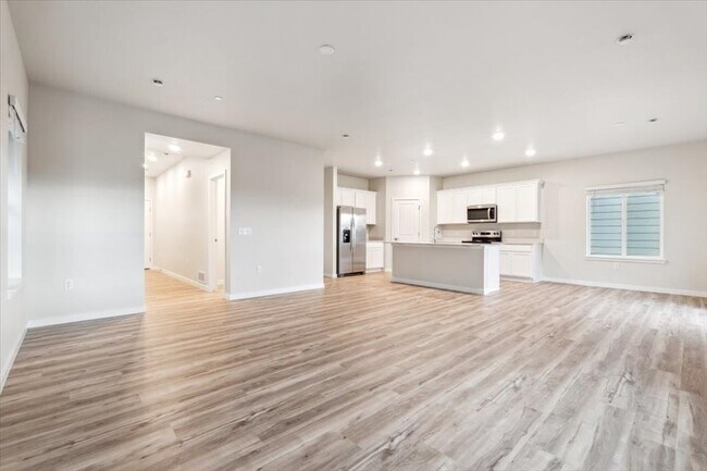 9453 Danube St, Commerce City, CO 80022 - photo 6