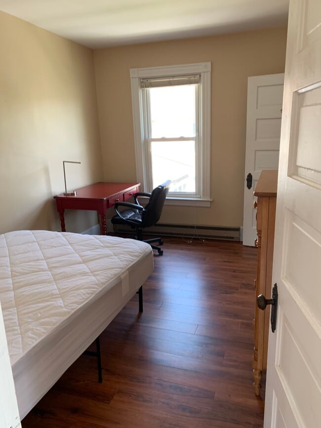 113 Oak St unit College Housing 26-2, Plattsburgh, NY 12901 - photo 7