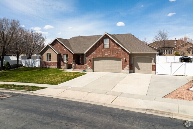 The Cozy Charm of Red Bricked Homes in Cobble Creek Neighborhood