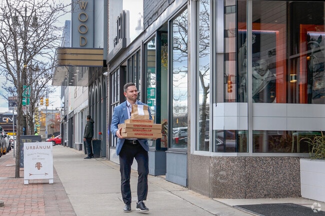 New Center offers easy access to lunchtime favorites along Woodward Avenue.