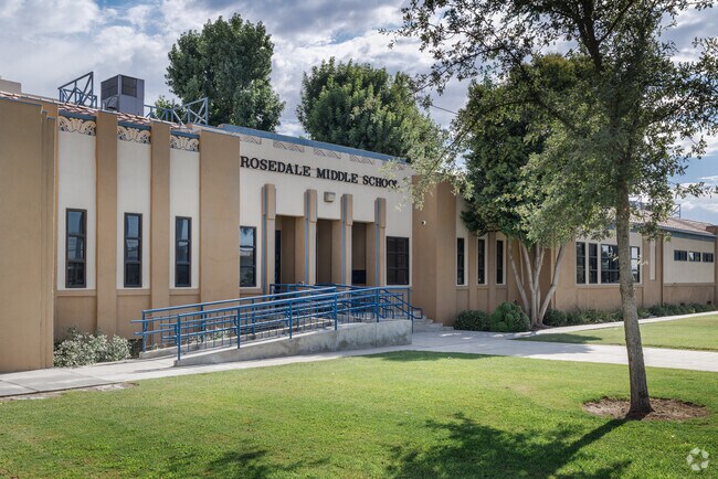 Rosedale Middle School serves grades 7-8 in Bakersfield.