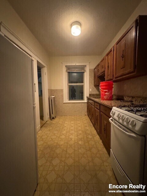 86 Maple St unit 6, Malden, MA 02148 - photo 2