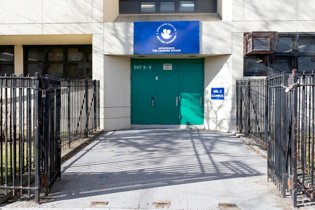 J.H.S. 144 - Michelangelo has a student teacher ratio of 10 to 1.