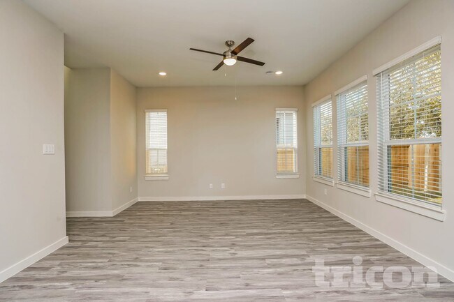 9835 Willow Creek Commerce Dr, Tomball, TX 77375 - photo 2