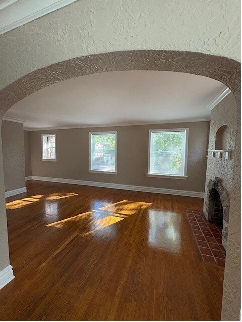 Spacious living room with lots of light