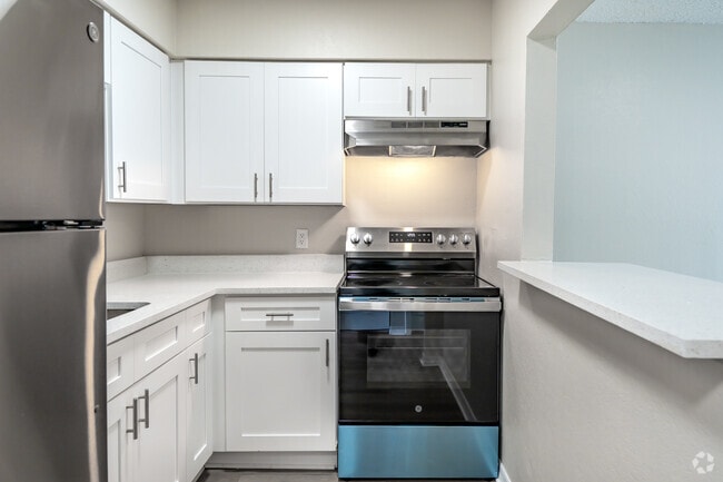 1BR, 1BA - 650SF - Kitchen