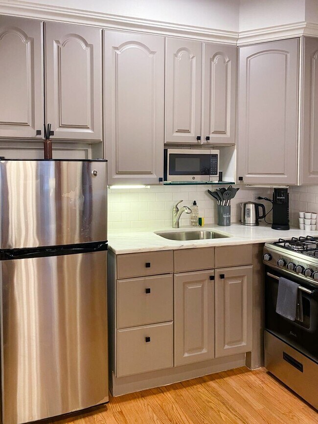 68 E Cedar St unit ID1360114P, Chicago, IL 60611 - photo 5