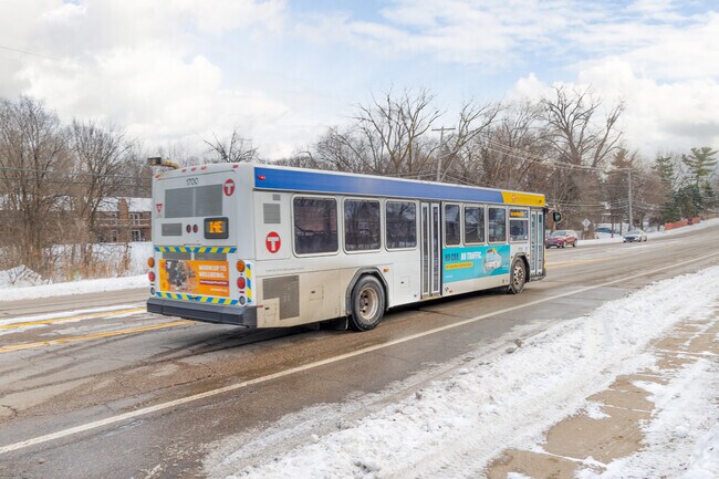 Metro Transit buses make it easy to get around Valley Place, with routes running along Louisiana Avenue.