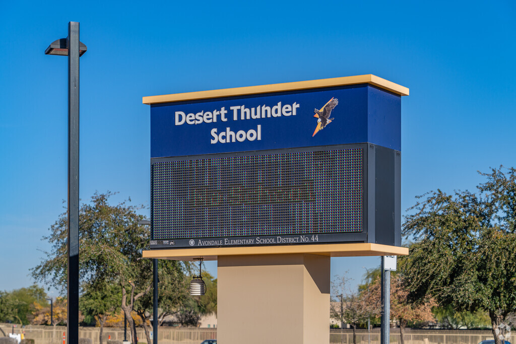 Desert Thunder Elementary School receives a B rating from Niche.