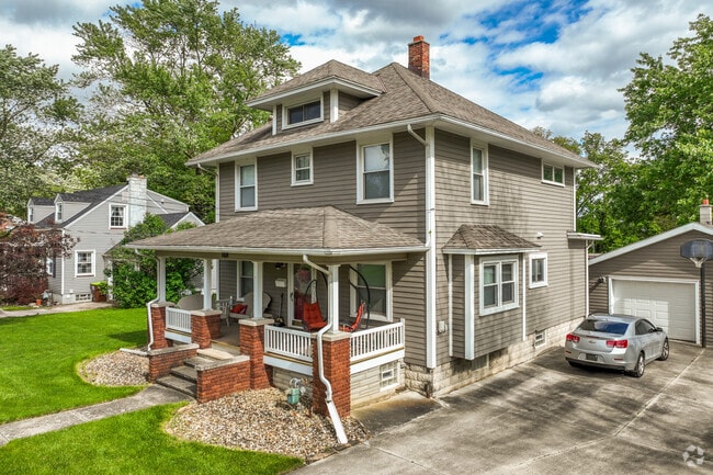 Woodville has a variety of beautiful architecture including historic Foursquare homes.