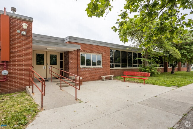 Madison Elementary School works  to integrate arts based teaching strategies in Highland Park.