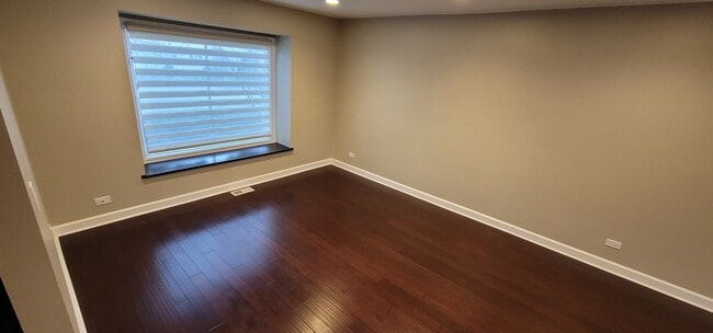 1147 Needham Rd, Naperville, IL 60563 - photo 2