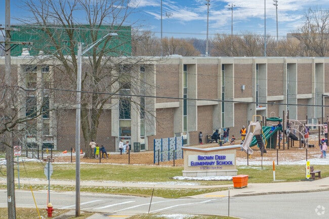 The entrance signage at Brown Deer Elementary School.