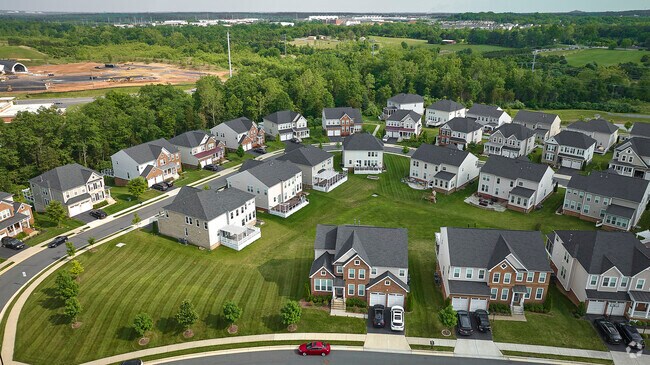 Homes in Arcola are generally new, and the median age of homes is five years.