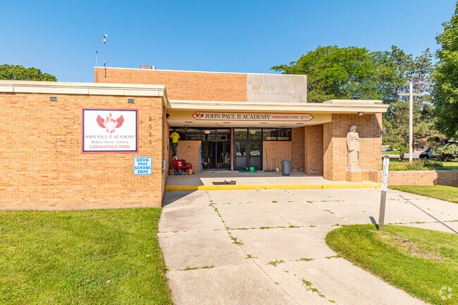 John Paul II Academy offers a student-teacher ratio of 15 to 1.