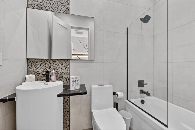 443 Clove Rd unit ID1366359P, Monroe, NY 10950 - photo 2