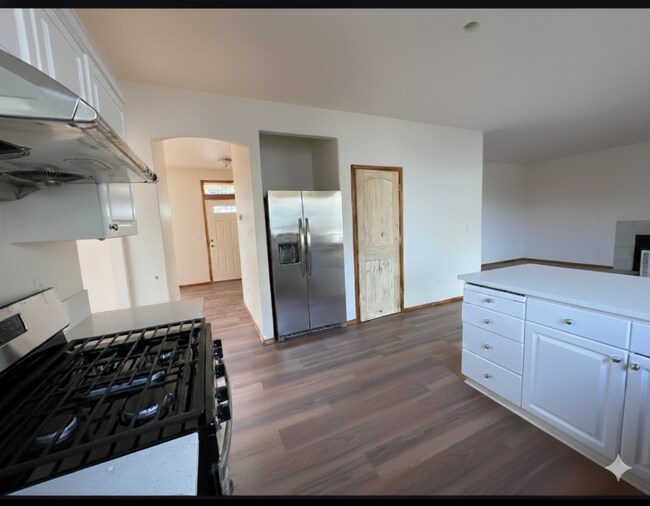 3437 SW 2nd St, Gresham, OR 97030 - photo 4