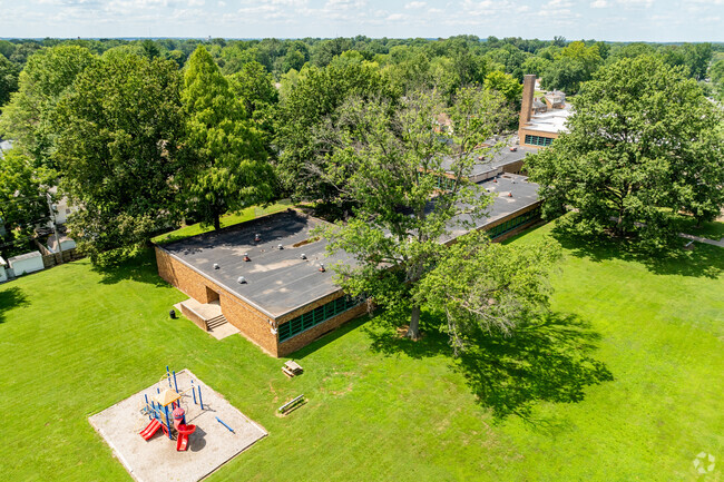 The student population of Dexter Elementary School is 335 and the school serves PK-5.
