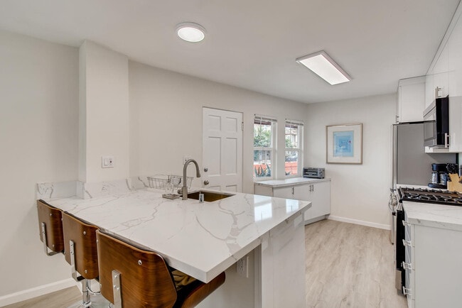 755 Windemere Ct, San Diego, CA 92109 - photo 7