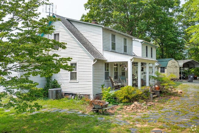 Columbia, VA features 20th-century homes that showcase character and enduring craftsmanship.