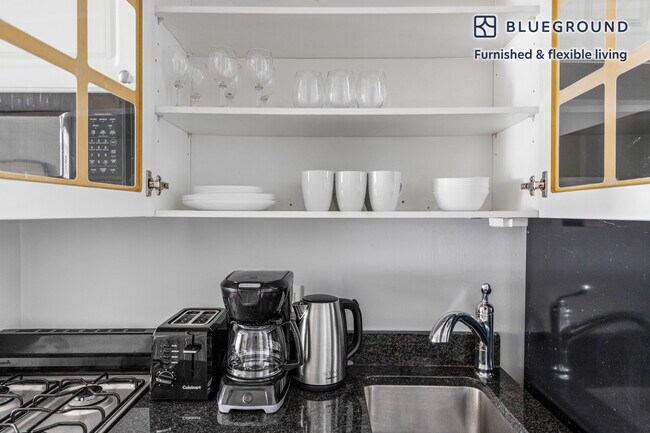 118 Christopher St unit FL2-ID2075, New York, NY 10014 - photo 6