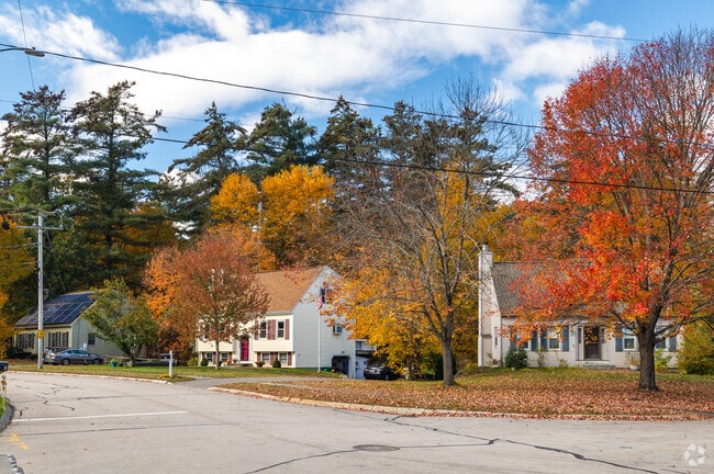 Center hall colonial homes are commonly found in Northeast Nashua, NH.