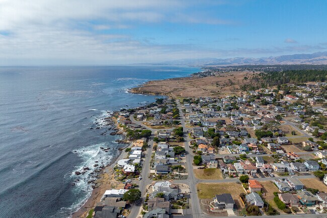 In Cambria, you'll find housing choices ranging from beachfront homes to luxurious estates.