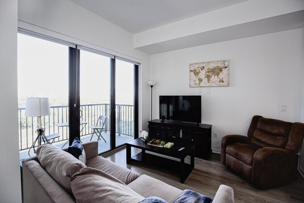 6803 Staffordshire Crescent unit ID1359156P, Houston, TX 77030 - photo 1