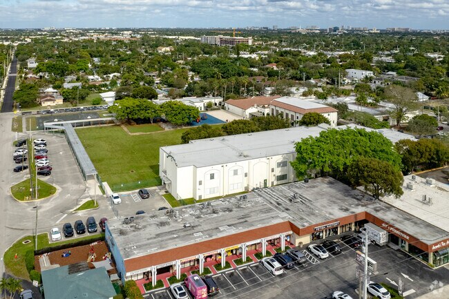 Aerial view of Oakland Park Elementary School in Oakland Park, FL.