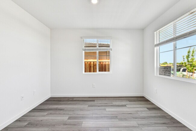 2355 Emma Dr unit 37076073, Manteca, CA 95337 - photo 6