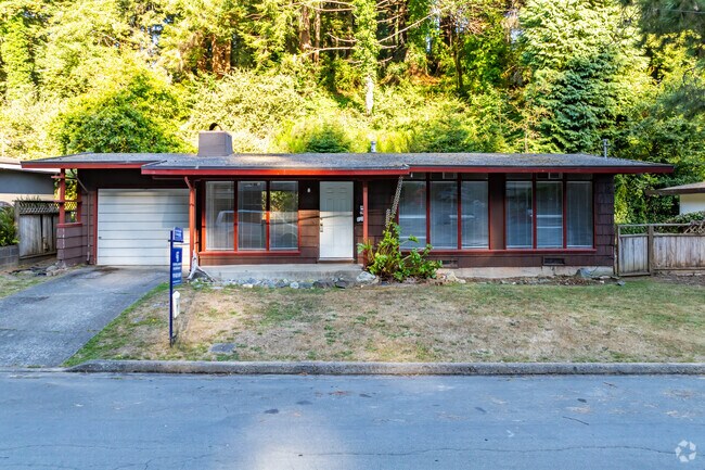 Midcentury ranch style homes are common in Sunny Brae.