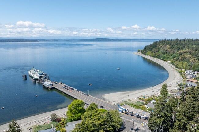 The Fauntleroy Ferry is only a few minutes of a drive away from the Roxhill neighborhood.