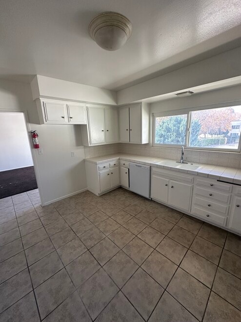 1341 W Avenue j4 unit 208, Lancaster, CA 93534 - photo 1