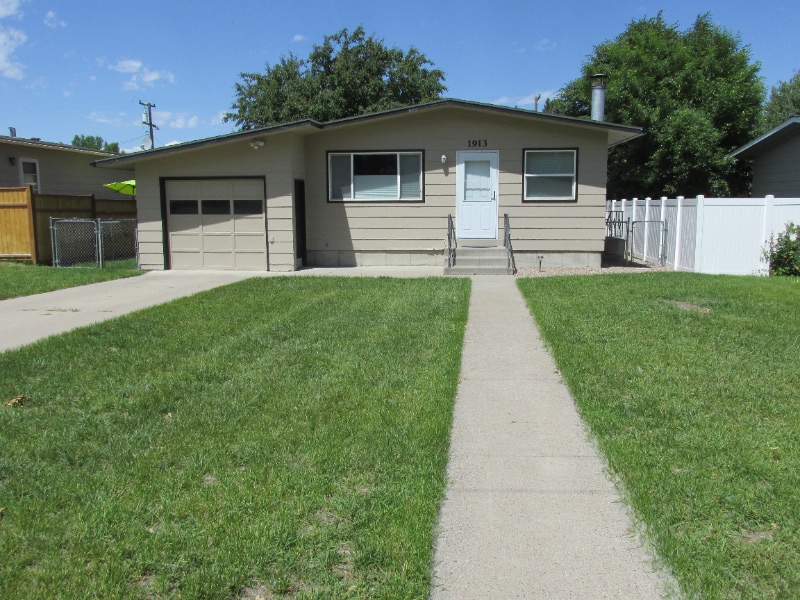 1913 16th Ave S, Great Falls, MT 59405 - photo 1