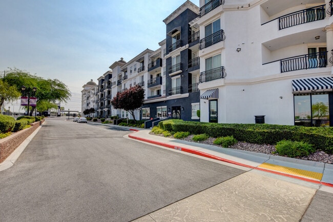 Las Vegas Grand, Las Vegas, NV 89119 - photo 3