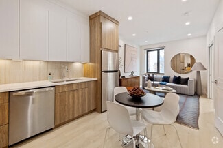 87 Oxford St, Lynn, MA 01901