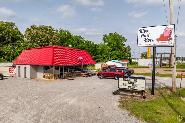 Barbeque restaurants are popular in and around Wynne.
