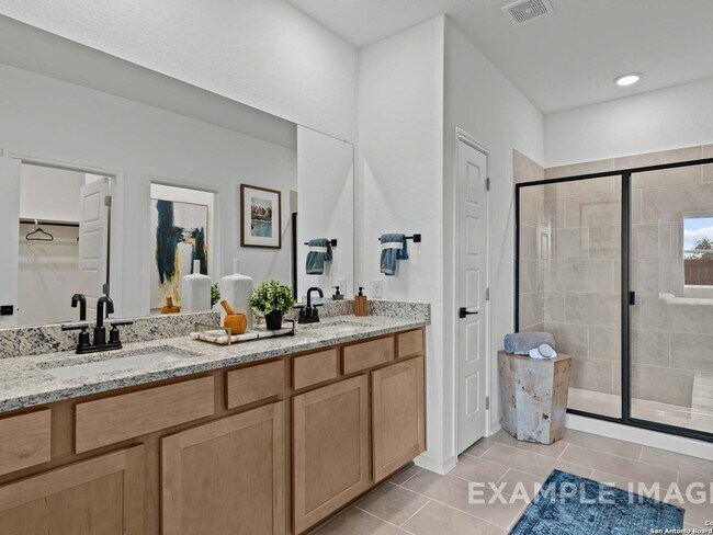 324 Jean St, Seguin, TX 78155 - photo 3