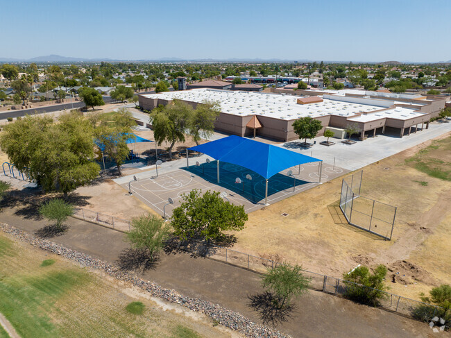 Kyrene de las Lomas School yard.