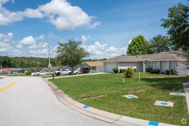 The square footage of homes in Spring Valley varies between 1,100 and 1,600 square feet.