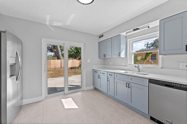 8737 N Tangerine Place, Tampa, FL 33617 - photo 4