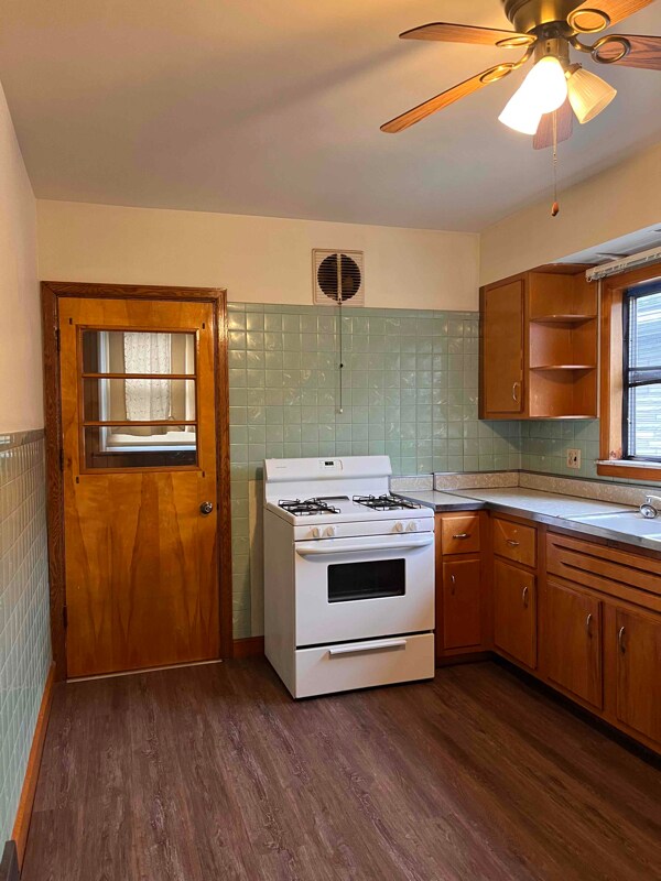 404 N 7th St unit B, Clarksburg, WV 26301 - photo 2