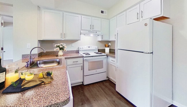 Arbor Circle Apartments, Ypsilanti, MI 48198 - photo 2