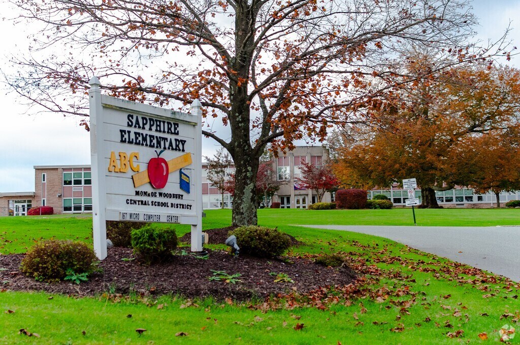 Sapphire Elementary School serves students in the Monroe community.