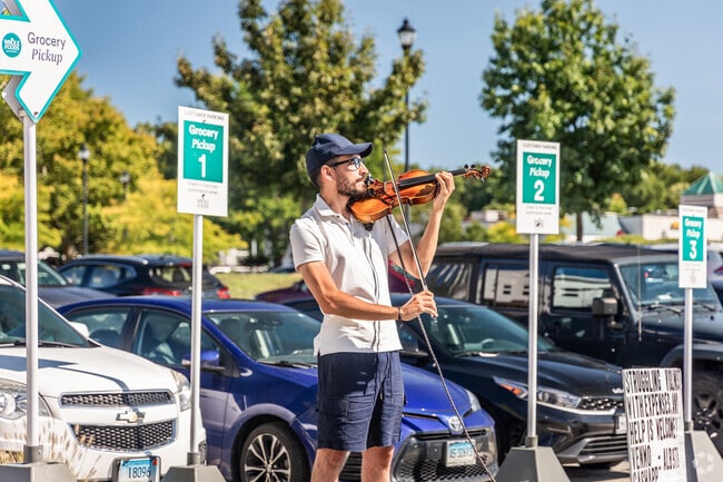 Glastonbury Center’s streets come alive with performances by local musicians.