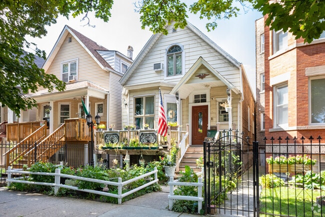 Many homes in Hermosa have delightful front porches.