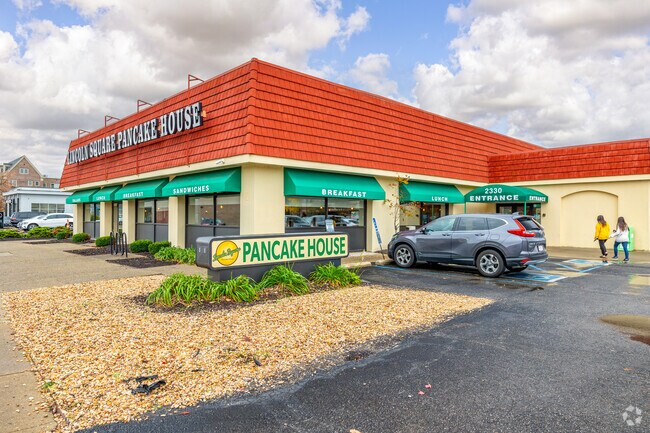 Start your morning with a full breakfast in Devon at Lincoln Square Pancake House.