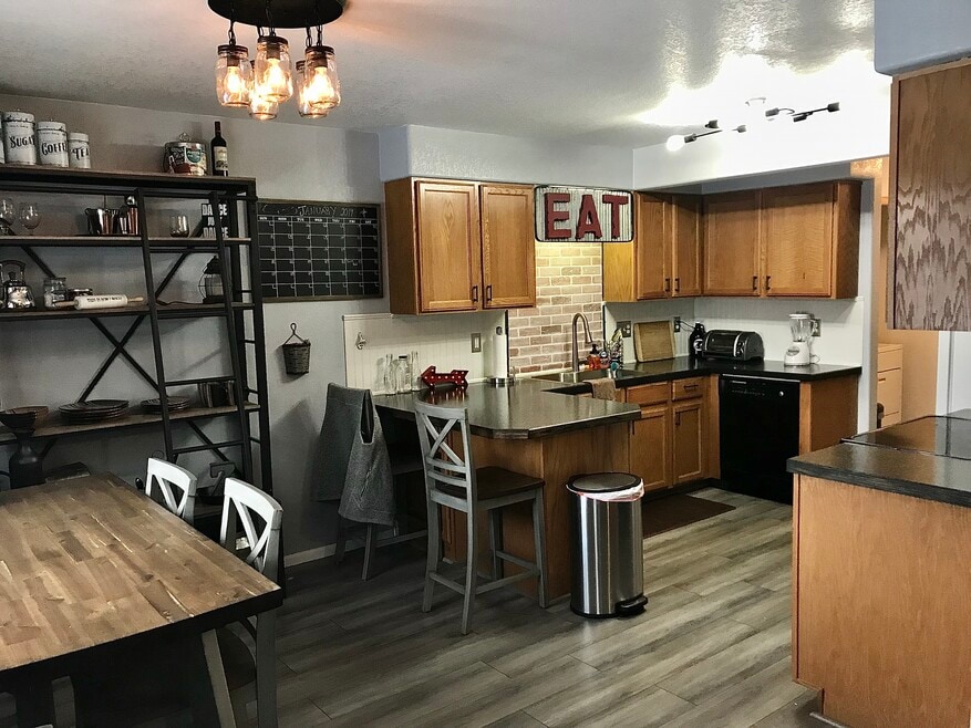Kitchen / Dining
