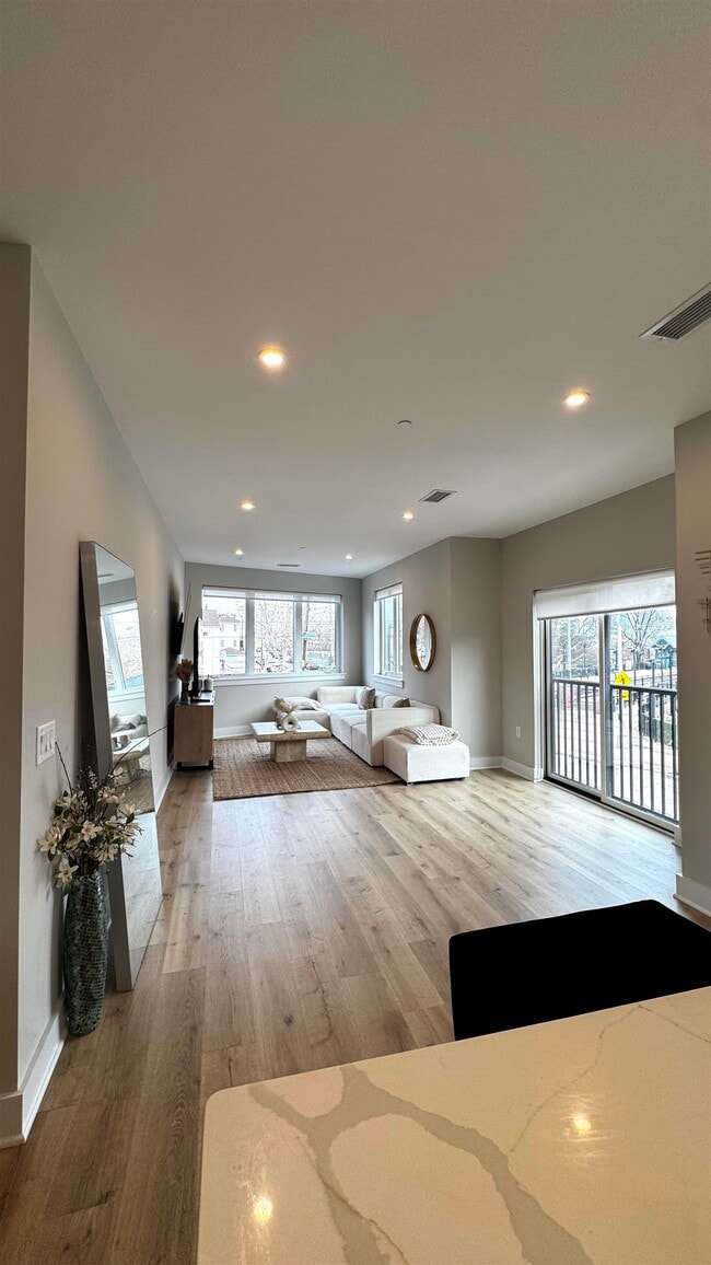 203-205 Randolph Ave Unit 101, Jc, Bergen-lafayett, NJ 07304