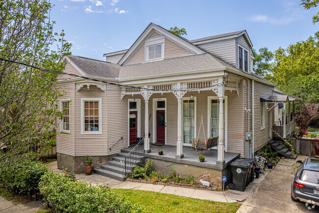 Victorian homes can be spotted throughout the Black Pearl neighborhood.